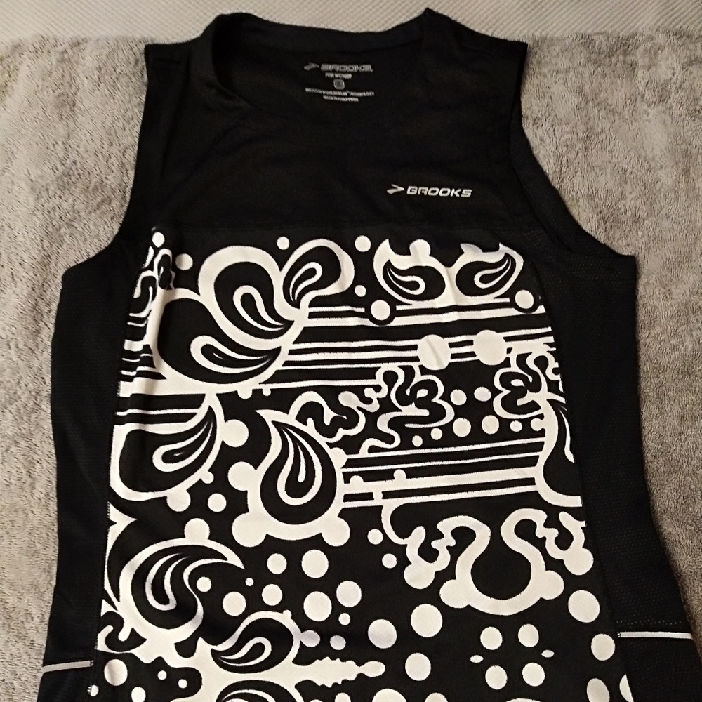 Brooks Athletic Women's Black and White Tank Top